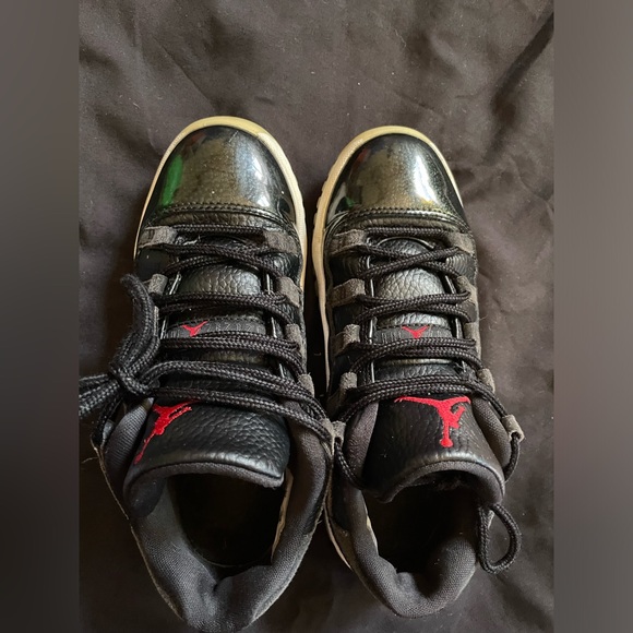 USED Jordan 11 low 72-10 size 2Y - Picture 2 of 6
